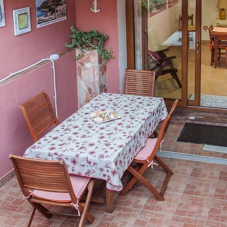 Oasi Apartment Pula Bagian luar foto